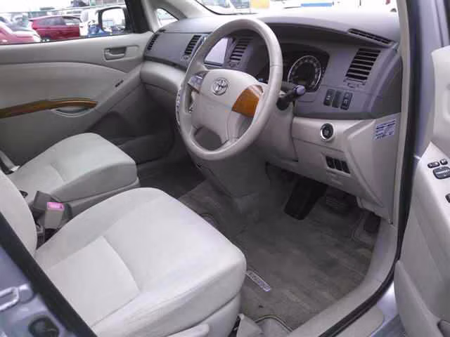 TOYOTA ISIS