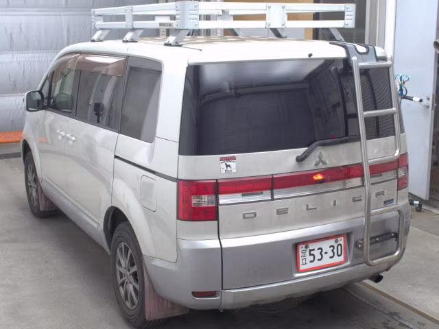 MITSUBISHI DELICA D:5