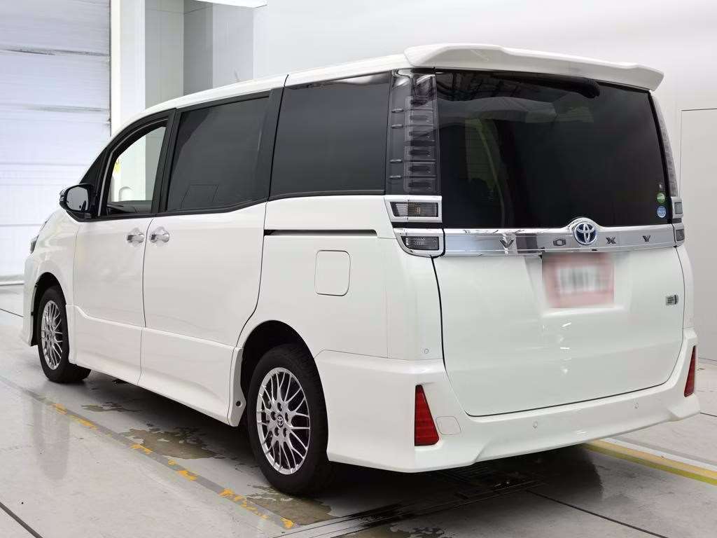 TOYOTA VOXY
