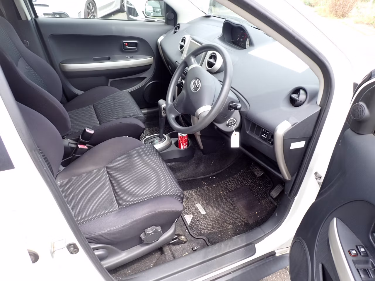 TOYOTA IST