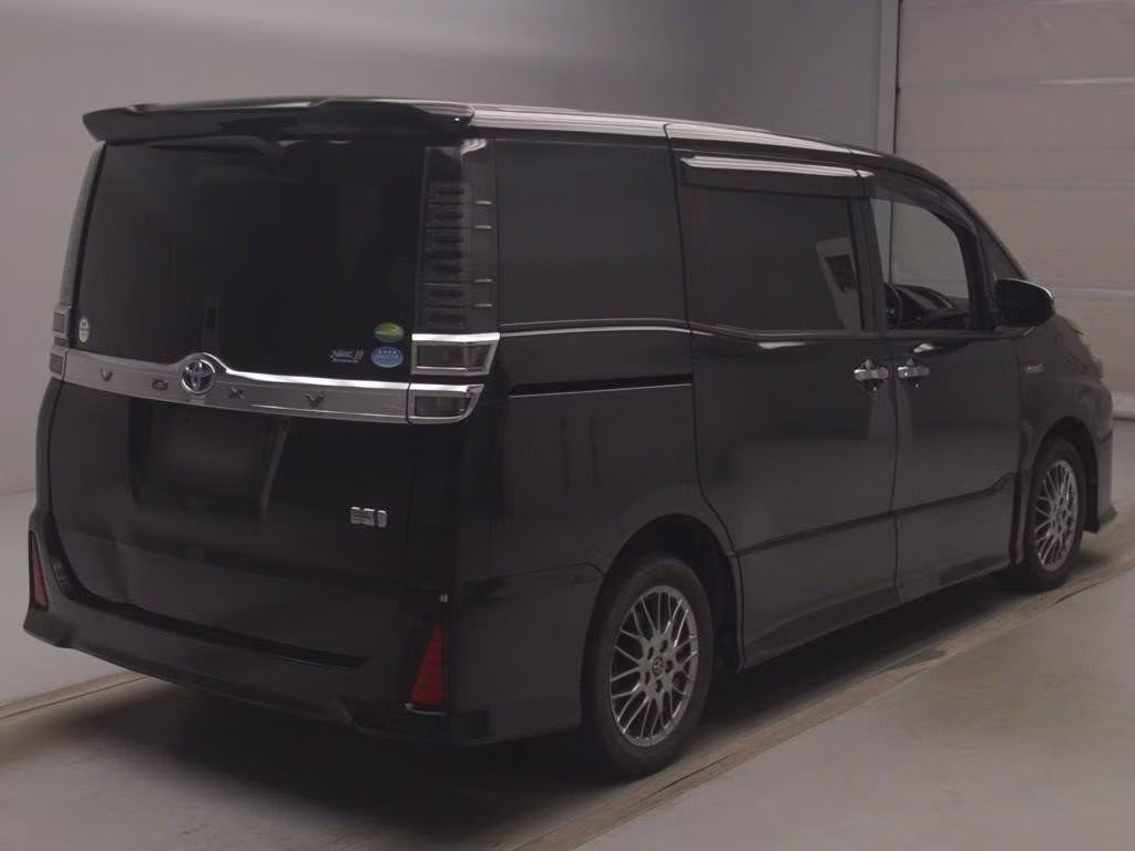 TOYOTA VOXY