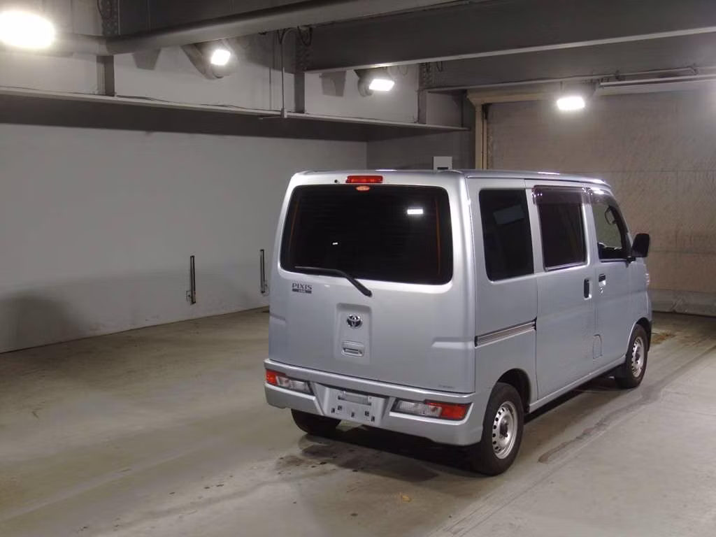 TOYOTA PIXIS VAN