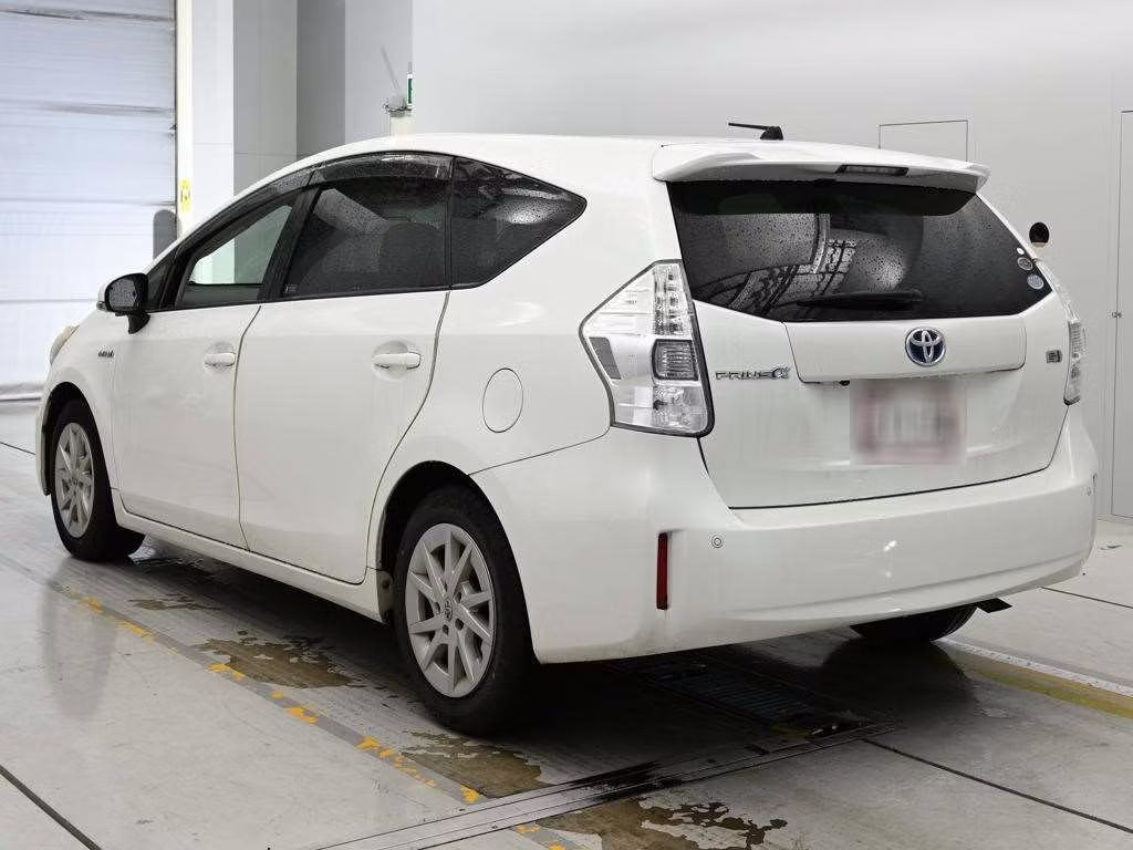TOYOTA PRIUS ALPHA