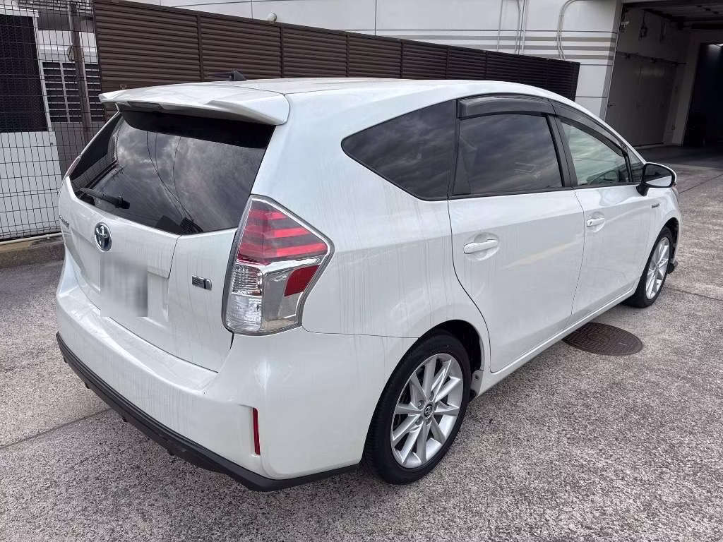 TOYOTA PRIUS ALPHA