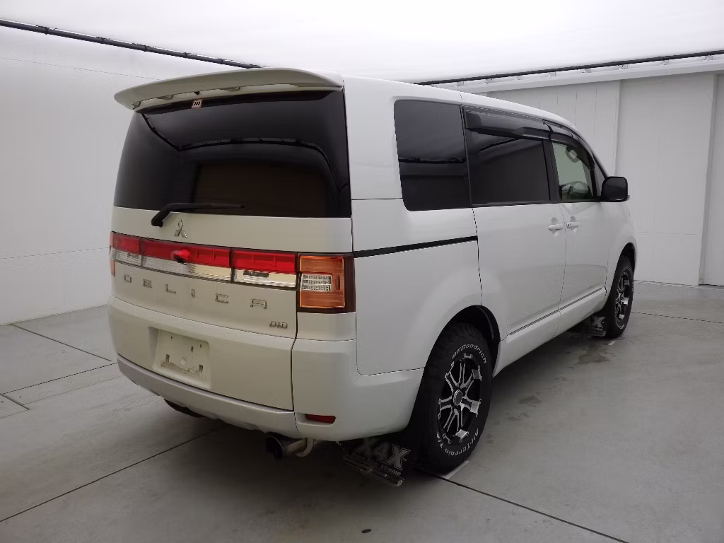 MITSUBISHI DELICA D:5