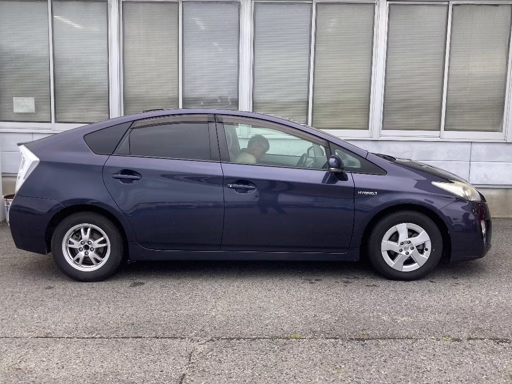 TOYOTA PRIUS