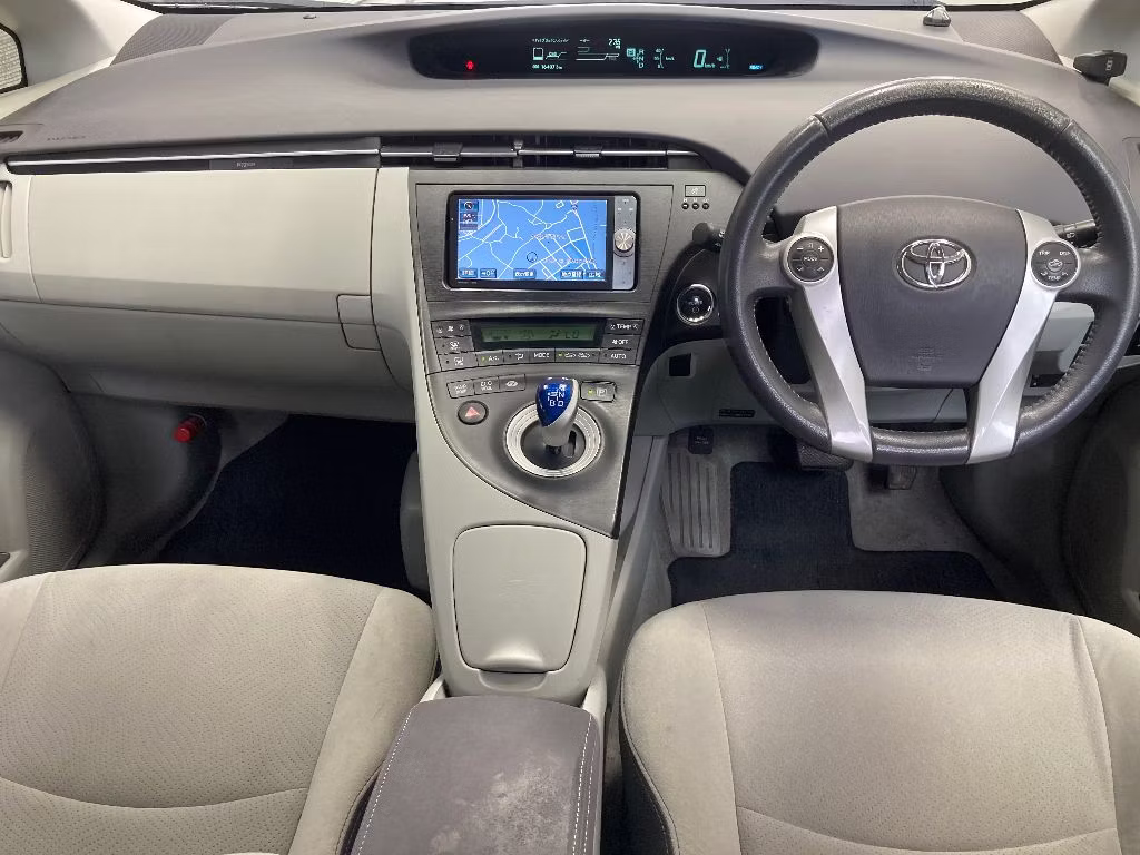 TOYOTA PRIUS