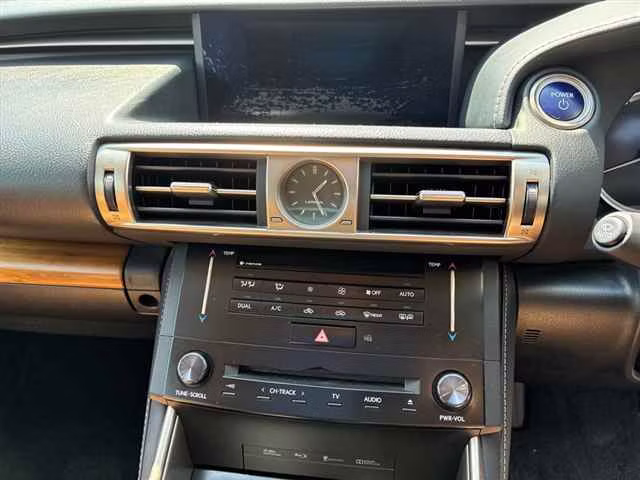 LEXUS IS300H
