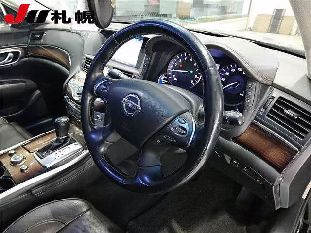 NISSAN FUGA