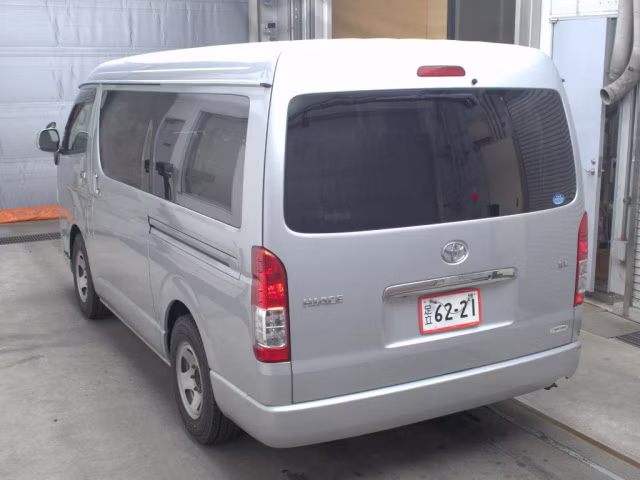 TOYOTA HIACE