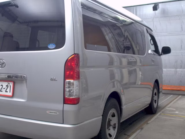 TOYOTA HIACE