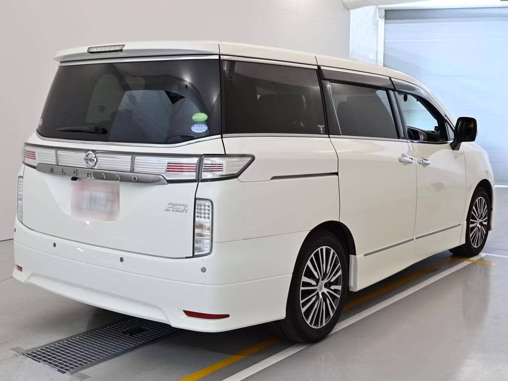 NISSAN ELGRAND