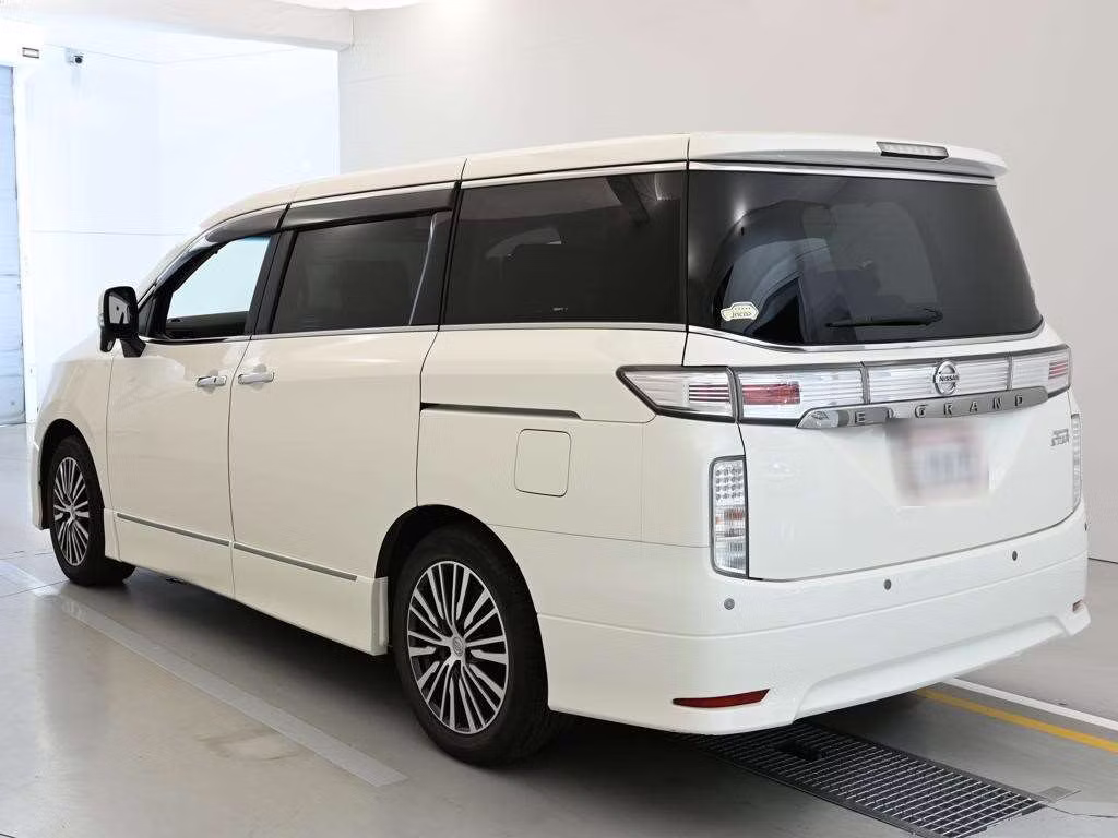 NISSAN ELGRAND