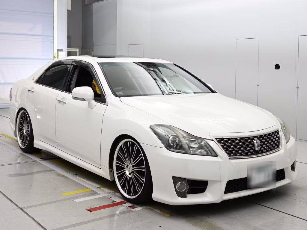 TOYOTA CROWN