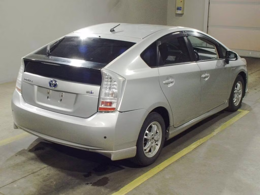 TOYOTA PRIUS