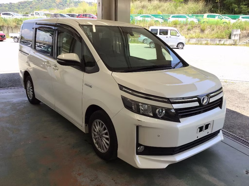 TOYOTA VOXY