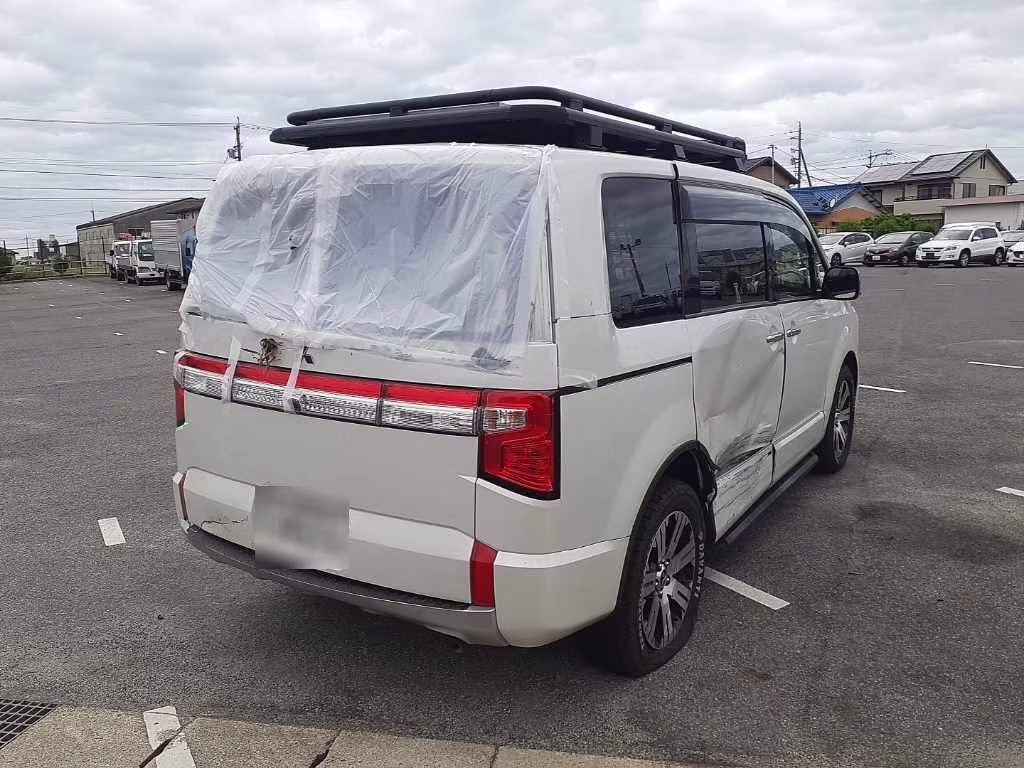 MITSUBISHI DELICA D:5