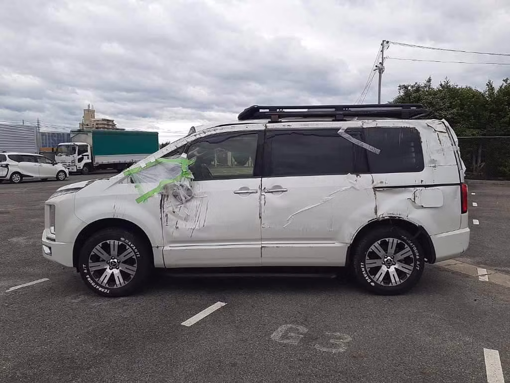 MITSUBISHI DELICA D:5