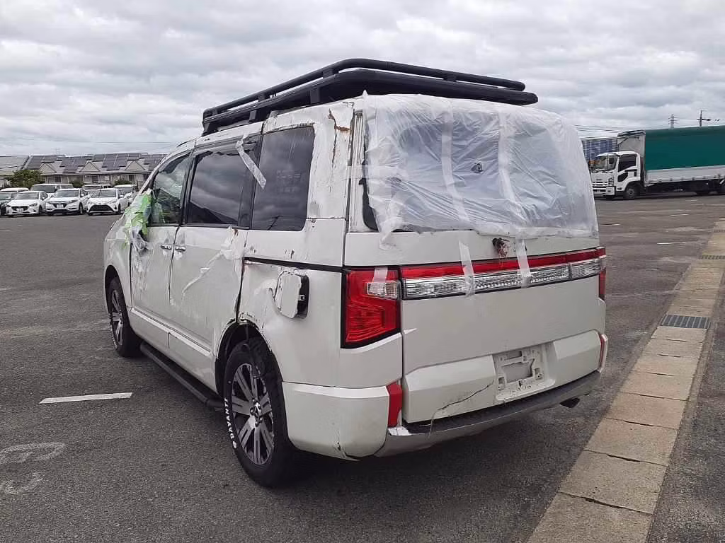 MITSUBISHI DELICA D:5