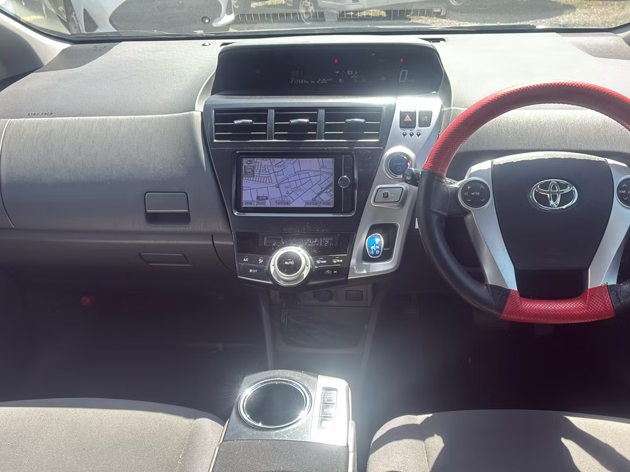 TOYOTA PRIUS ALPHA