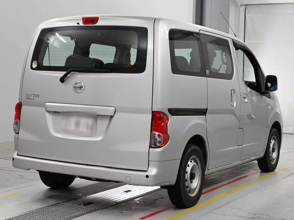 NISSAN NV200