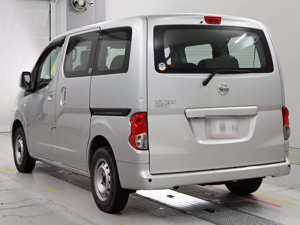 NISSAN NV200
