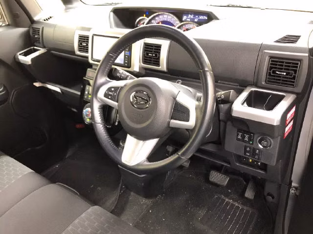 DAIHATSU WAKE