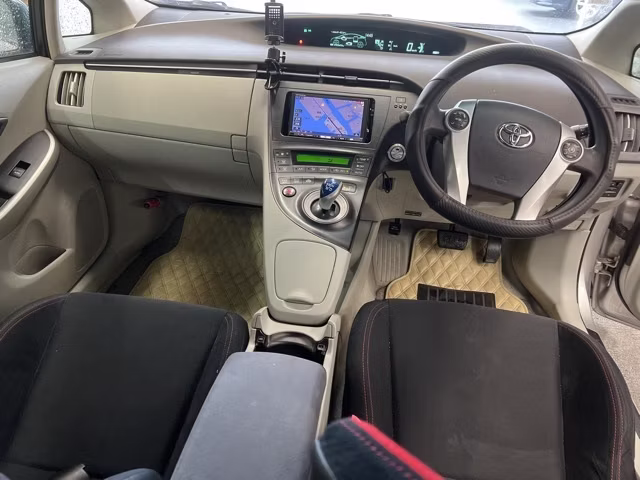 TOYOTA PRIUS