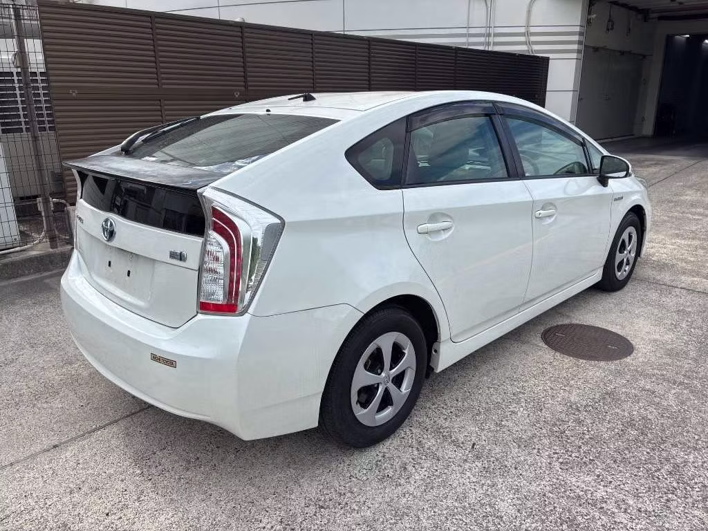 TOYOTA PRIUS