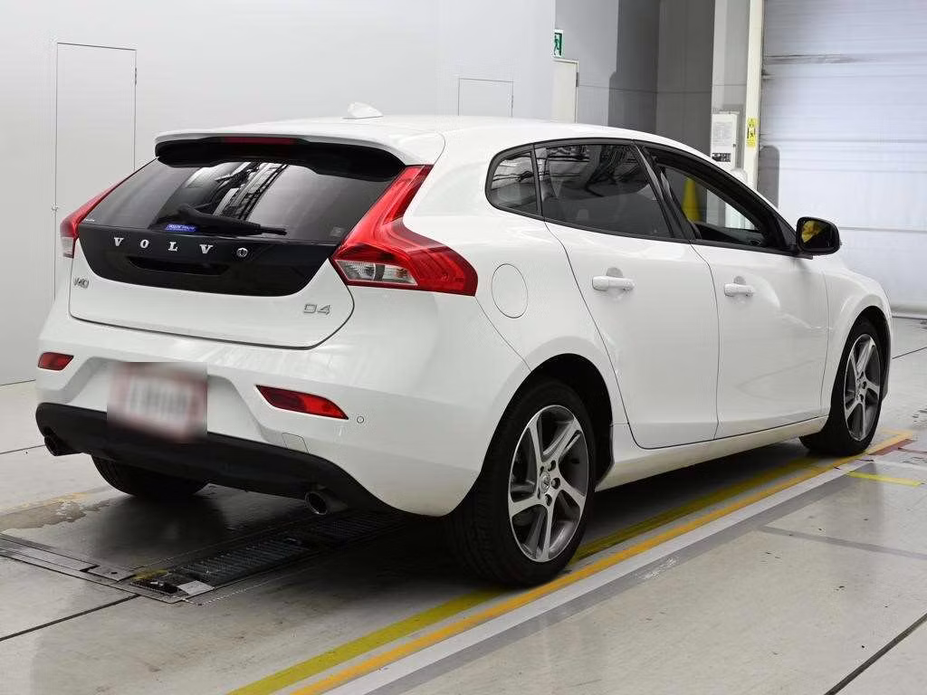 VOLVO V40