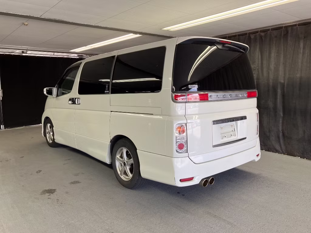 NISSAN ELGRAND