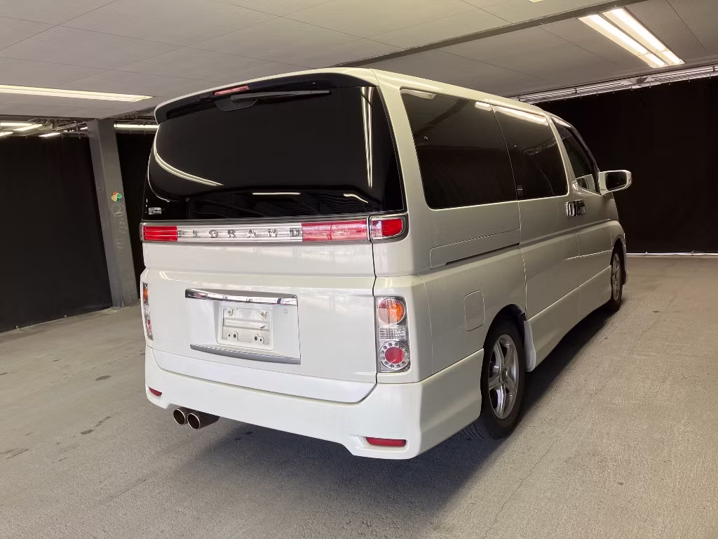 NISSAN ELGRAND