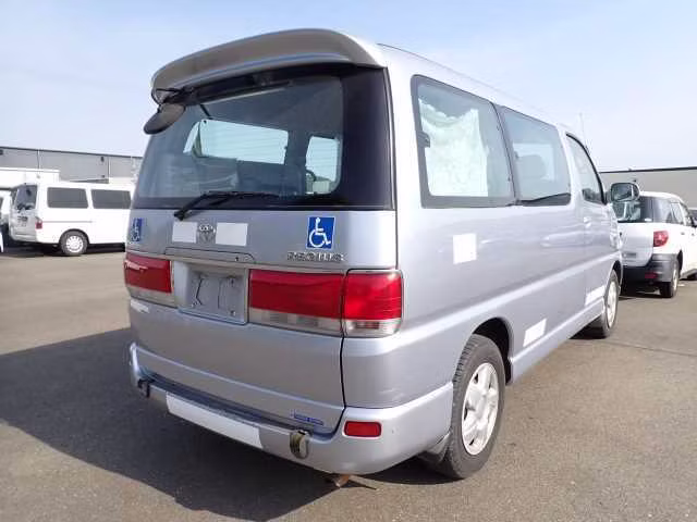 TOYOTA HIACE REGIUS