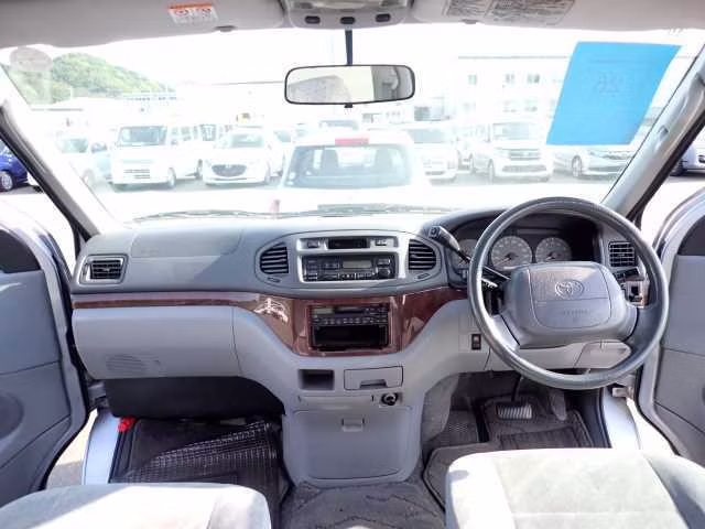 TOYOTA HIACE REGIUS