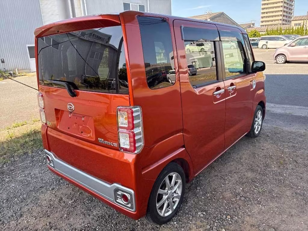 DAIHATSU WAKE