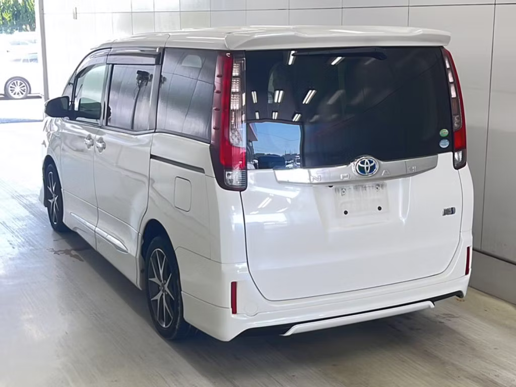 TOYOTA NOAH