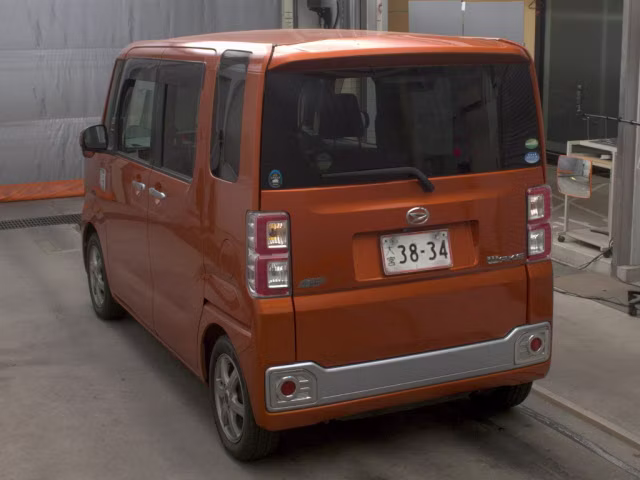 DAIHATSU WAKE