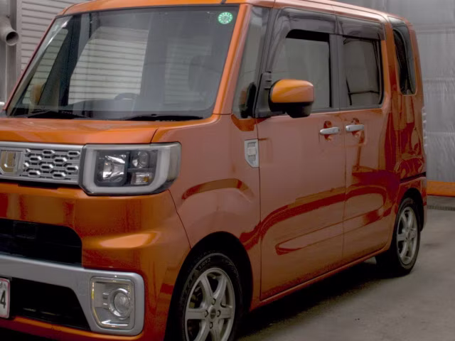 DAIHATSU WAKE
