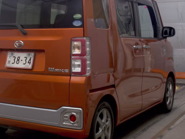DAIHATSU WAKE
