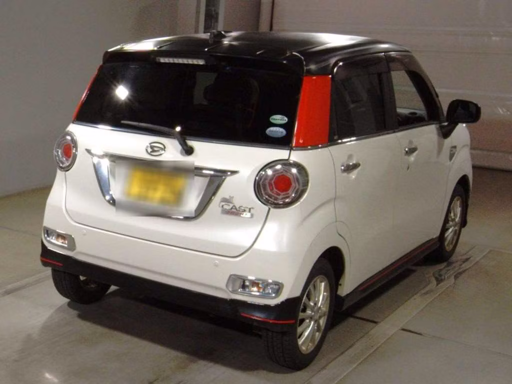 DAIHATSU CAST