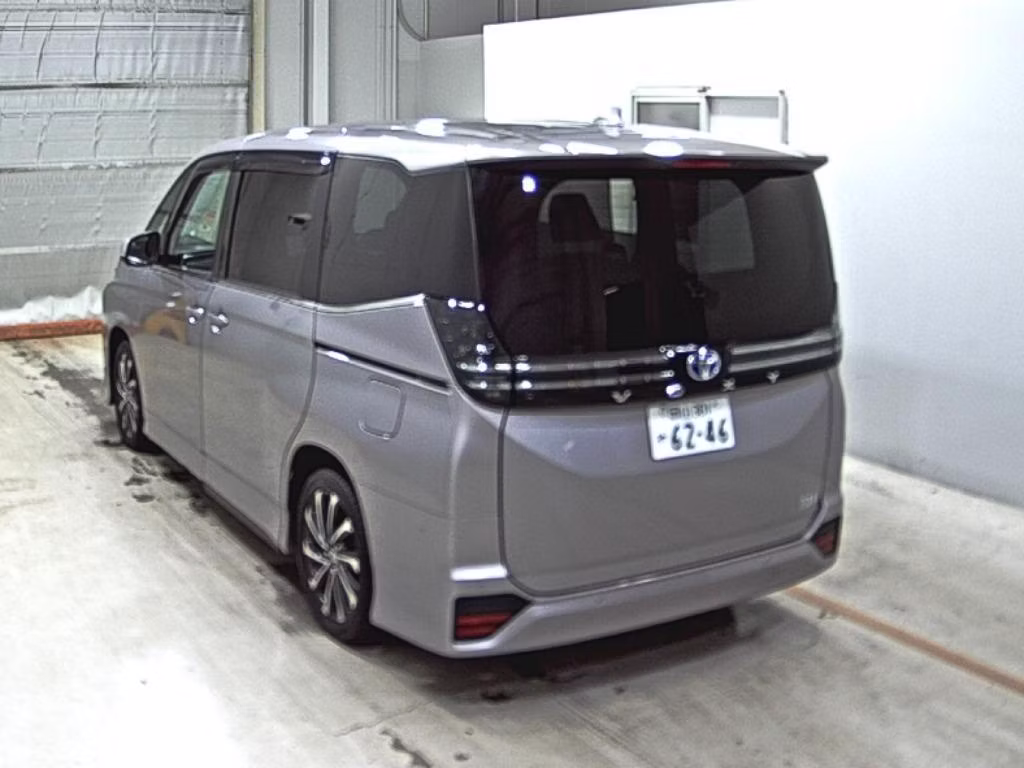 TOYOTA VOXY