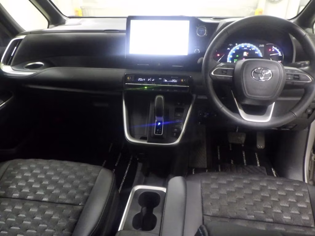 TOYOTA VOXY