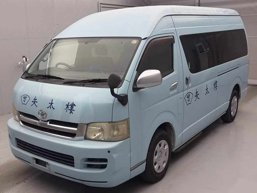 TOYOTA HIACE