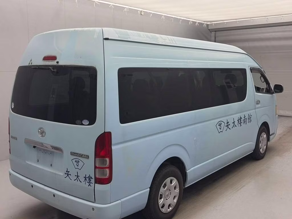 TOYOTA HIACE
