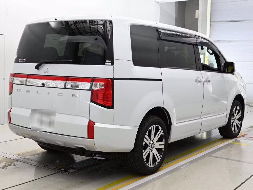 MITSUBISHI DELICA D:5