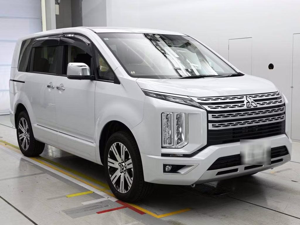 MITSUBISHI DELICA D:5