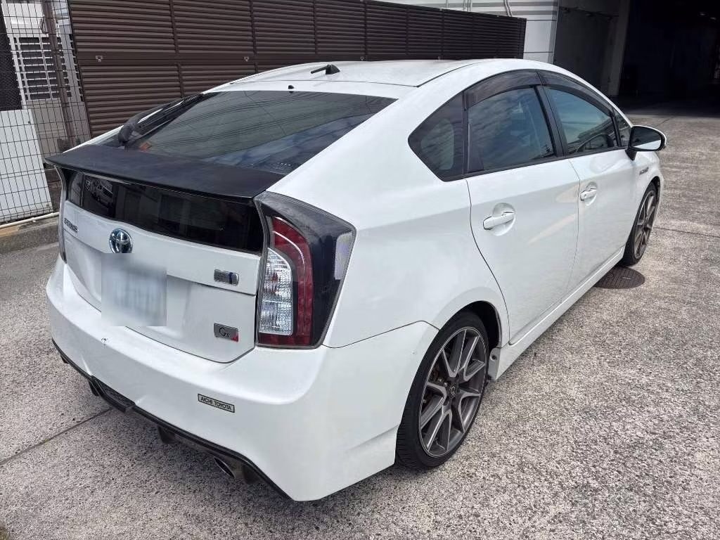 TOYOTA PRIUS