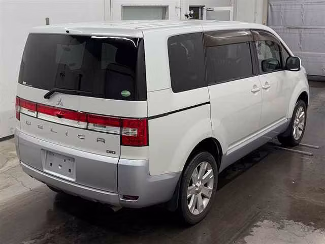 MITSUBISHI DELICA D:5