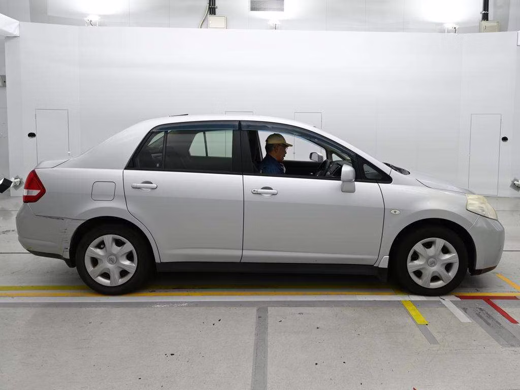 NISSAN TIIDA LATIO