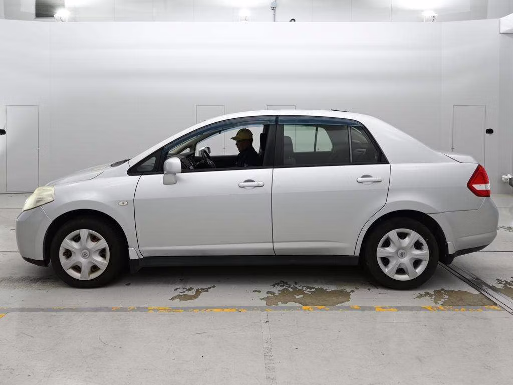 NISSAN TIIDA LATIO